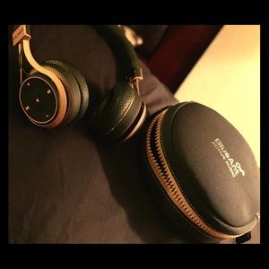 Blue Amp Bluetooth headphones